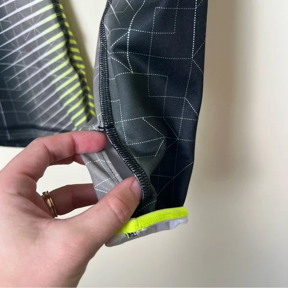 Nike Pro Thermal Dri Fit Long Sleeve 1/2 Zip Pullover Geo Print XS Athletic Gym - Picture 3 of 8